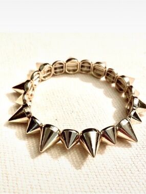 NWOT Gold-Tone Spike Stretch Bracelet